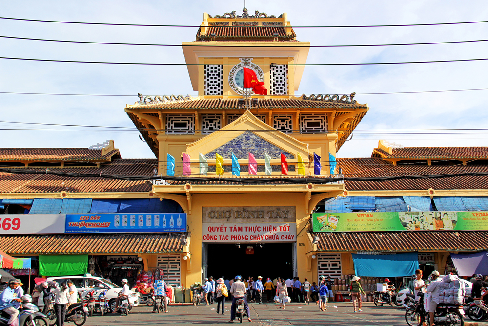 binh-tay-market-saigon-Viet-fun-travel